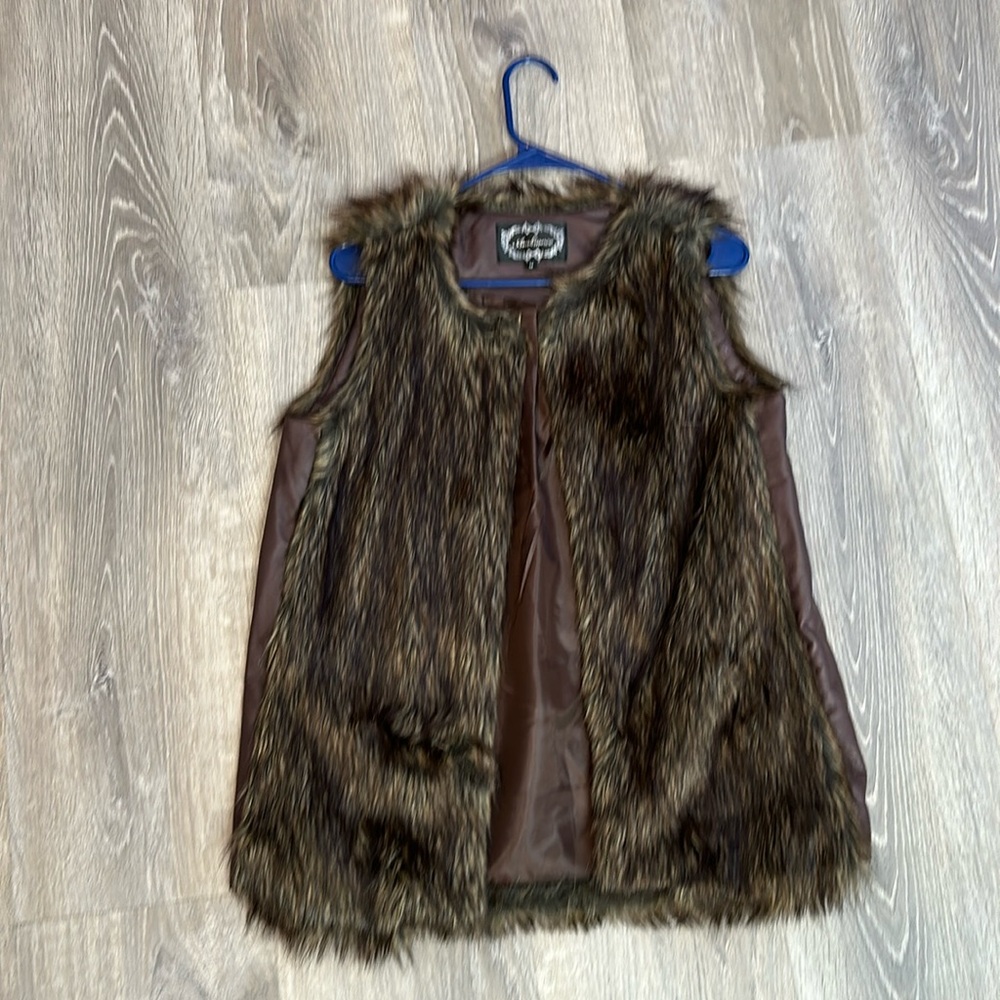 NWOT FAUX LEATHER AND FUR VEST BROWN